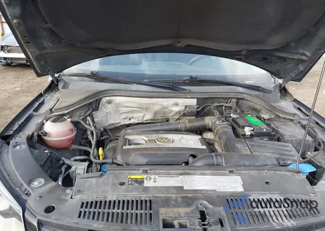 2017 Volkswagen Tiguan 2.0T Sport z USA, uszkodzony, nr VIN WVGUV7AXXHK016211